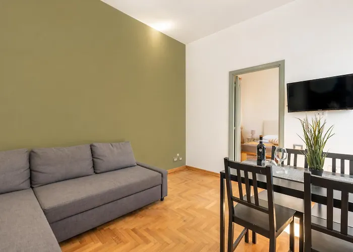 Location By Colosseum & Imperial Forums רומא